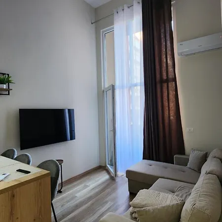 Cozy Duplex Appartement Tirana