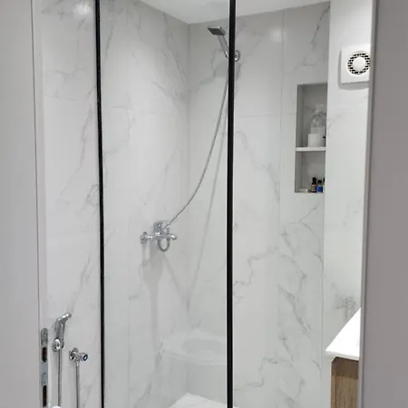 Cozy Duplex Appartement Tirana